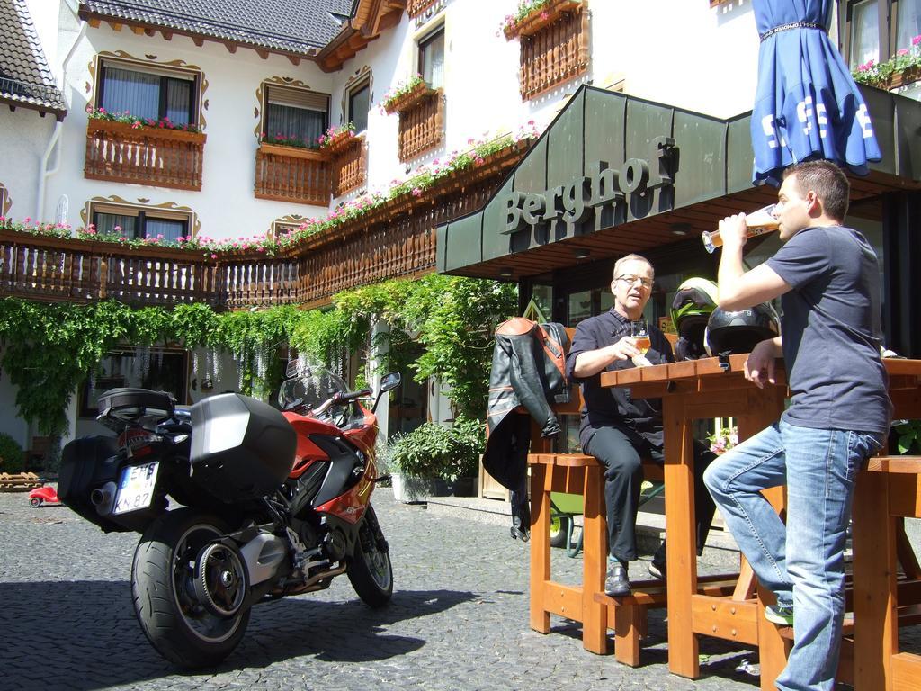 Hotel - Restaurant Berghof Berghausen  エクステリア 写真