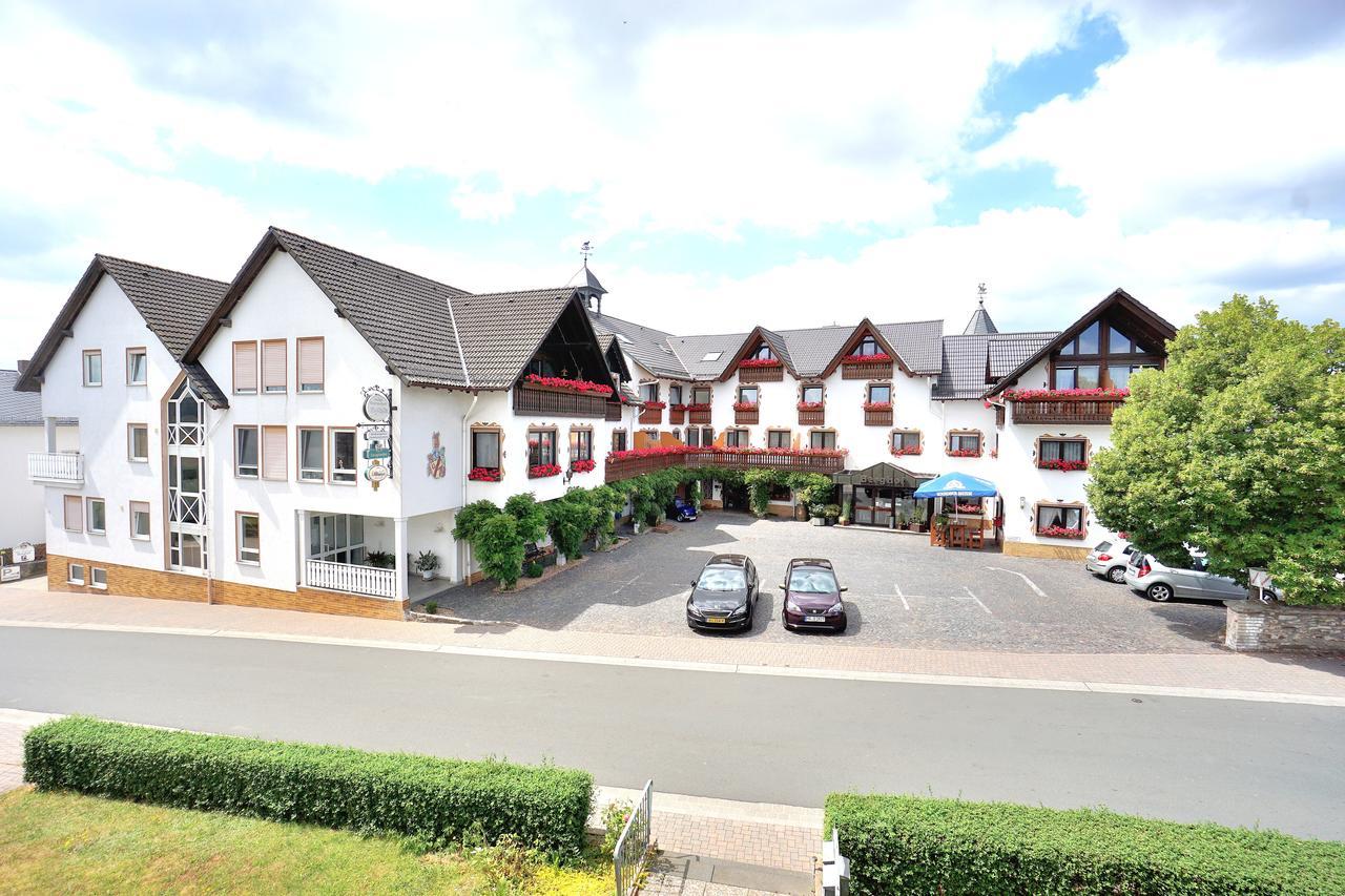 Hotel - Restaurant Berghof Berghausen  エクステリア 写真